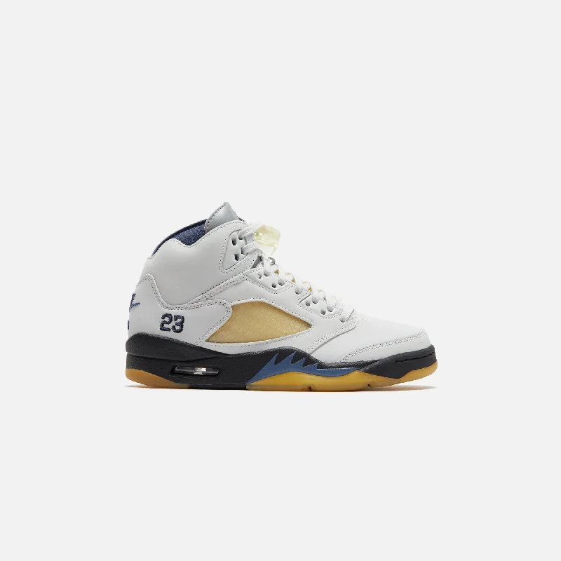 Jordan x A Ma Maniére WMNS Air Jordan 5 Retro - Photon Dust / Black-Diffused Blue / Pale Ivory Jordan x A Ma Maniére WMNS Air Jordan 5 Retro - Photon Dust / Black-Diffused Blue / Pale Ivory