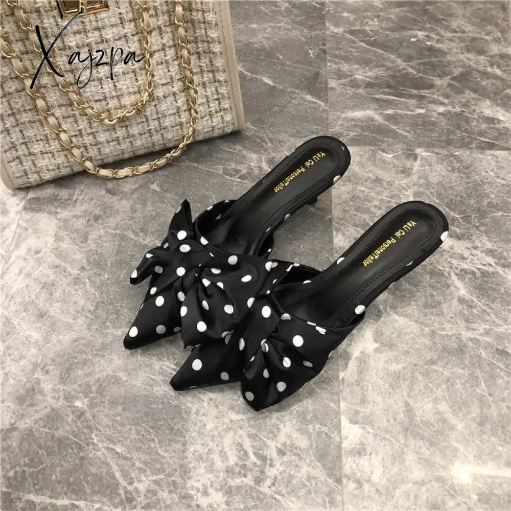 Black dots