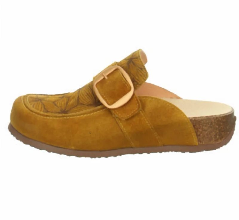 Mizzi Buckle Clog In Gold